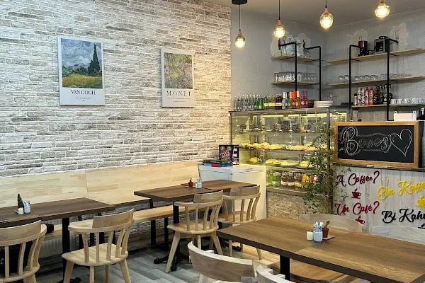 Periwinkle Patisserie / Periwinkle XL Board Game Cafe - Resim 2