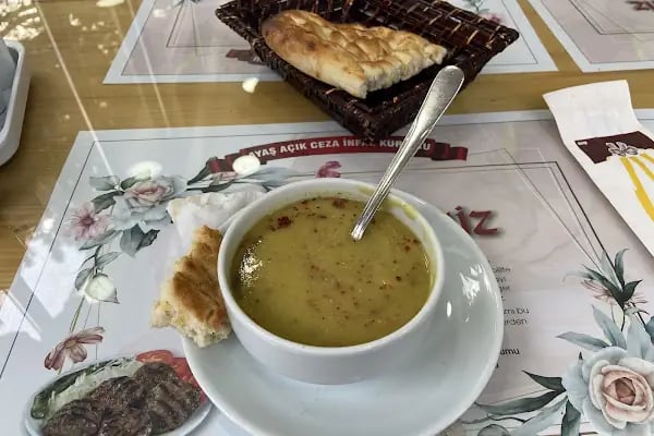 Nuri Efendi Cafe &amp; Bistro - Resim 19