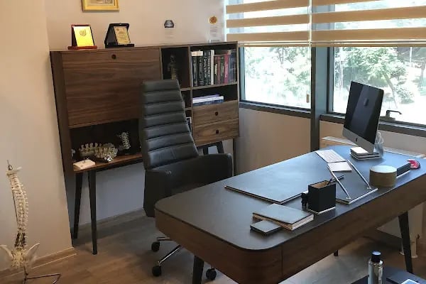Prof. Dr. Akın Uğraş Ortopedi, Travmatoloji, Omurga Cerrahisi - Resim 5