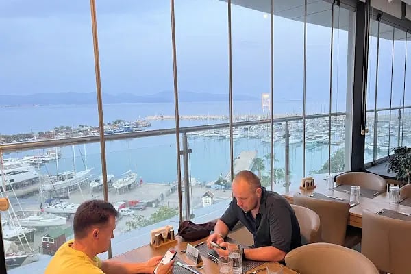 CELINA ROOFTOP BAR - Resim 6