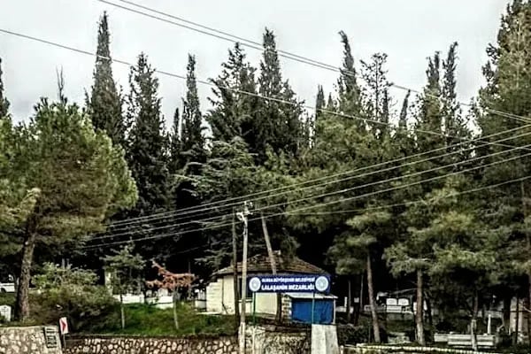 Lalaşahin Mezarlığı - Resim 1