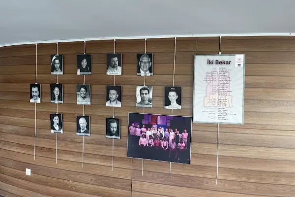 İzmir Devlet Tiyatrosu - Bornova Bozkurt Kuruç Sahnesi - Resim 12