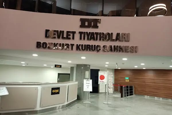 İzmir Devlet Tiyatrosu - Bornova Bozkurt Kuruç Sahnesi - Resim 13