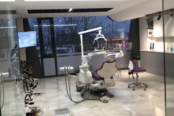 Özel G Dent Ağız ve Diş Polikliniği - İmplant - Ortodonti - Zirkonyum - Porselen Diş - Resim 10