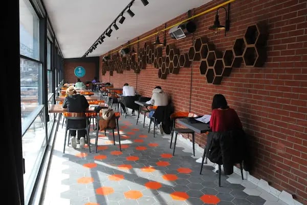 Dönemeç Kitap Kafe - Resim 2