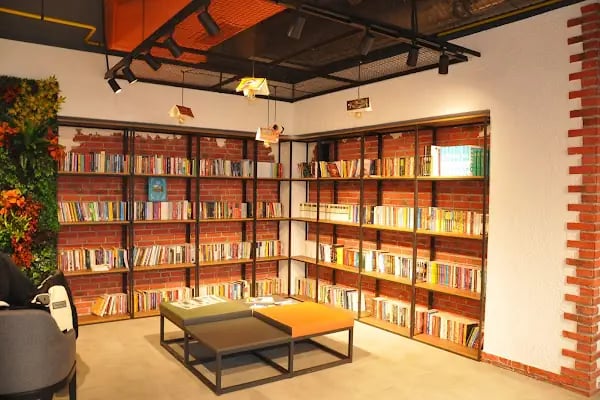 Dönemeç Kitap Kafe - Resim 7
