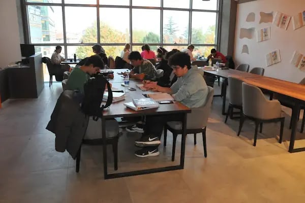 Dönemeç Kitap Kafe - Resim 8