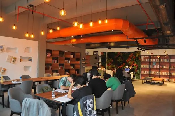 Dönemeç Kitap Kafe - Resim 4