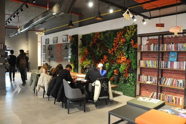 Dönemeç Kitap Kafe - Resim 3