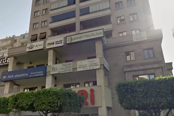 DentArt Klinik Adana Diş Kliniği Diş Hekimi Gülüş Tasarımı İmplant Estetik Diş Hekimliği Adana Diş Beyazlatma - Resim 4