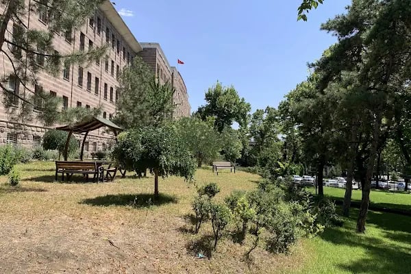 Ankara Üniversitesi Dil ve Tarih-Coğrafya Fakültesi - Resim 11