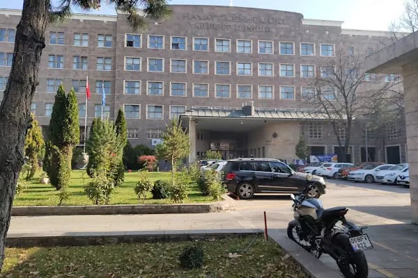 Ankara Üniversitesi Dil ve Tarih-Coğrafya Fakültesi - Resim 1