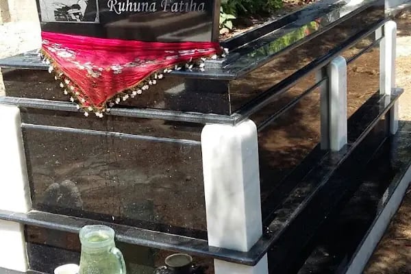 Ortakent Köyü Mezarlığı - Resim 13
