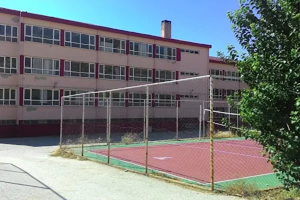 Ülfet Onart Anadolu Lisesi Proje Okulu - Resim 2
