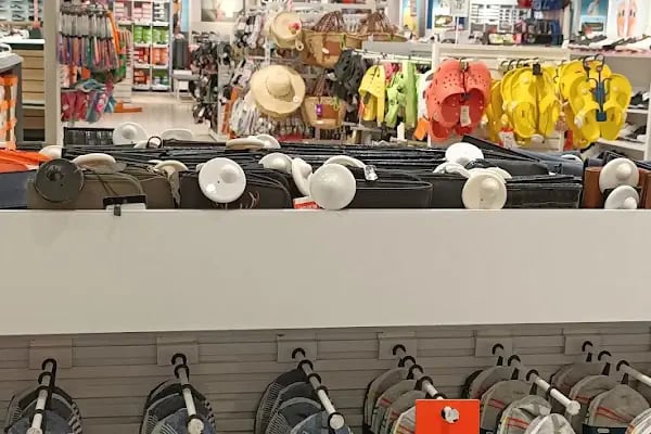 FLO 10 Burda AVM Mağazası - Resim 4