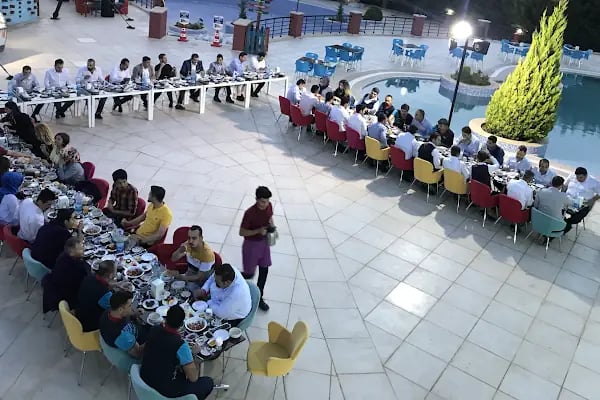 Eşref Saati Cafe Restaurant - Resim 1