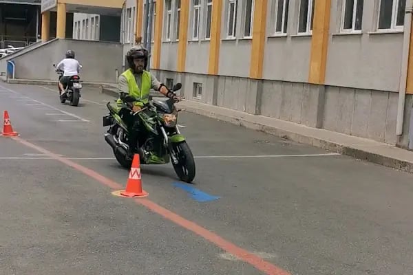 YENİBOSNA SÜRÜCÜ KURSU - Resim 5