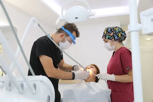 Özel DENT KONAK Ağız ve Diş Sağlığı Polikliniği - Resim 7