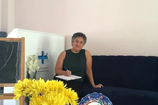 Psikolog Semra Aksuyek - Resim 1