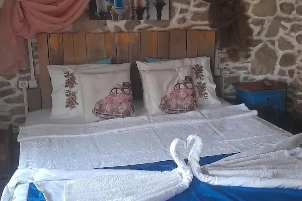 İzzet Efendi zekiye hanım pansiyon taş konak birgi. - Resim 5