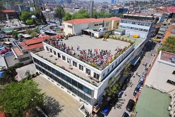 Bahçeşehir Üniversitesi - Resim 1