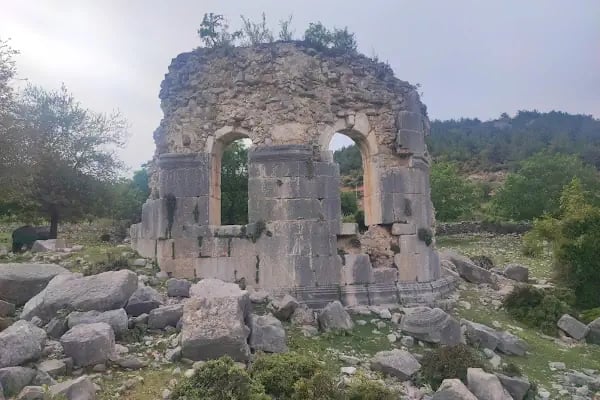 Ferhatlı Kilisesi - Resim 1