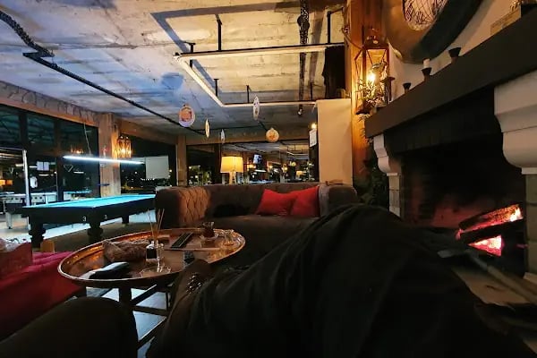 Life Billiards &amp; Bistro - Resim 8