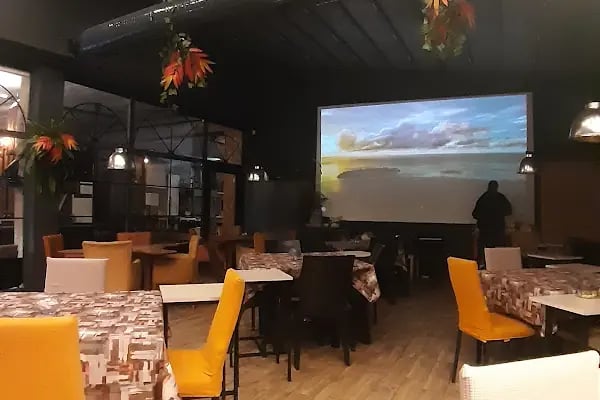 Life Billiards &amp; Bistro - Resim 6