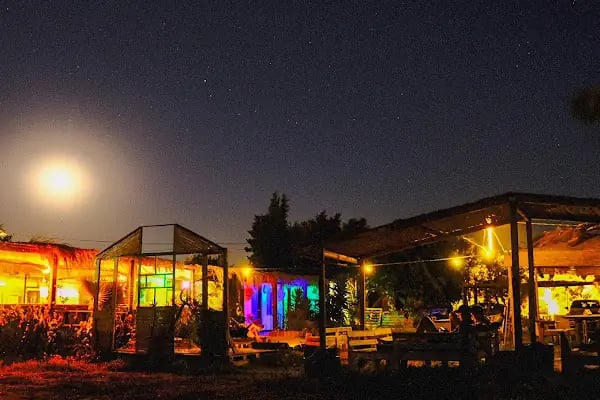Teos Sanat Kampı -Kamp-Çadır-Bungalow-karavan Konaklama - Resim 8