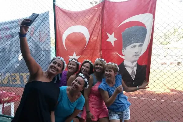 3 sısters tenis kulübü TORBA - Resim 7