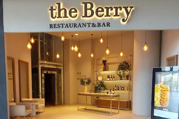 The Berry Restaurant - Resim 6