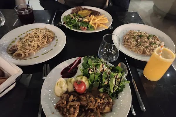 The Berry Restaurant - Resim 7