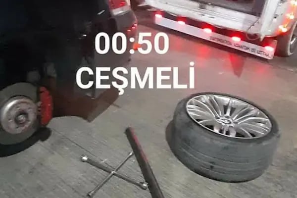 Mersinde lastikci . Mersin otobanda lastikci . Acık lastikci .En yakın oto lastikci #Lastikci AÇIK lastikci - Resim 4