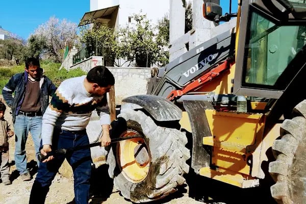 Mersinde lastikci . Mersin otobanda lastikci . Acık lastikci .En yakın oto lastikci #Lastikci AÇIK lastikci - Resim 9