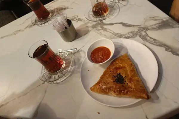 ANTİOCHİA ASİ CAFE &amp; ÇİĞKÖFTE - Resim 3