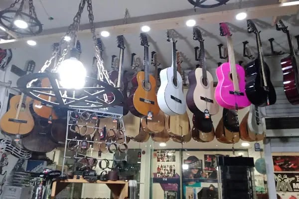 Ivır Zıvır Rock Shop - Resim 12