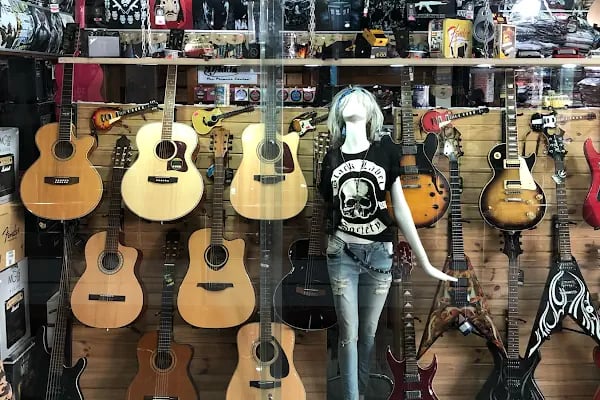 Ivır Zıvır Rock Shop - Resim 3