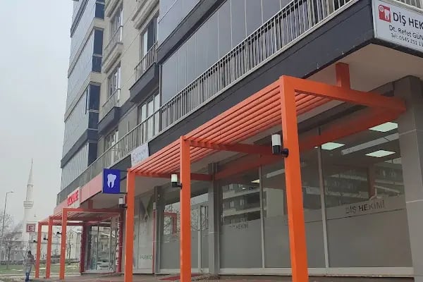 Diş Hekimi Refet GÜNEŞ - Resim 1
