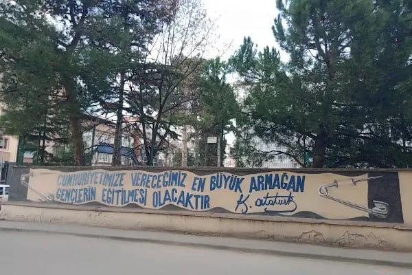 Altıeylül Ortaokulu - Resim 3