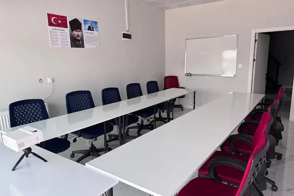 Bağlıca Amerikan Kültür Yabancı Dil Kursu - Resim 18