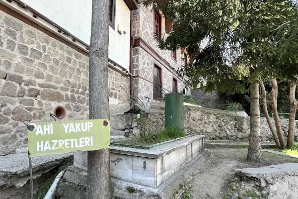 Ahi Yakup Türbesi - Resim 1