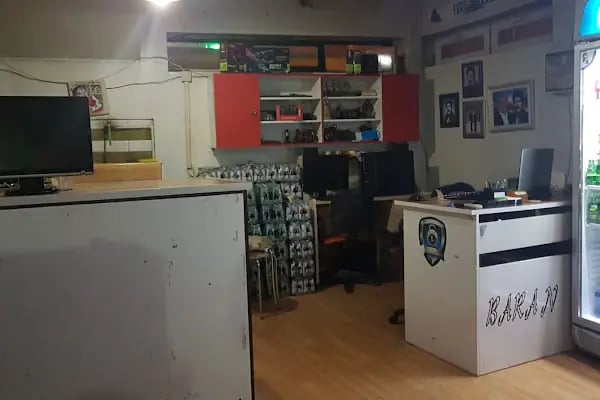 Life Billiards &amp; Bistro - Resim 5