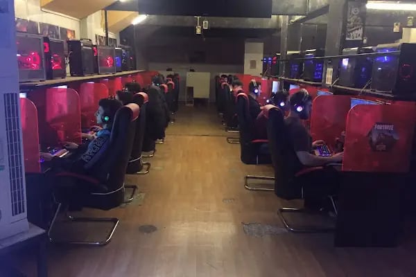 Life Billiards &amp; Bistro - Resim 2